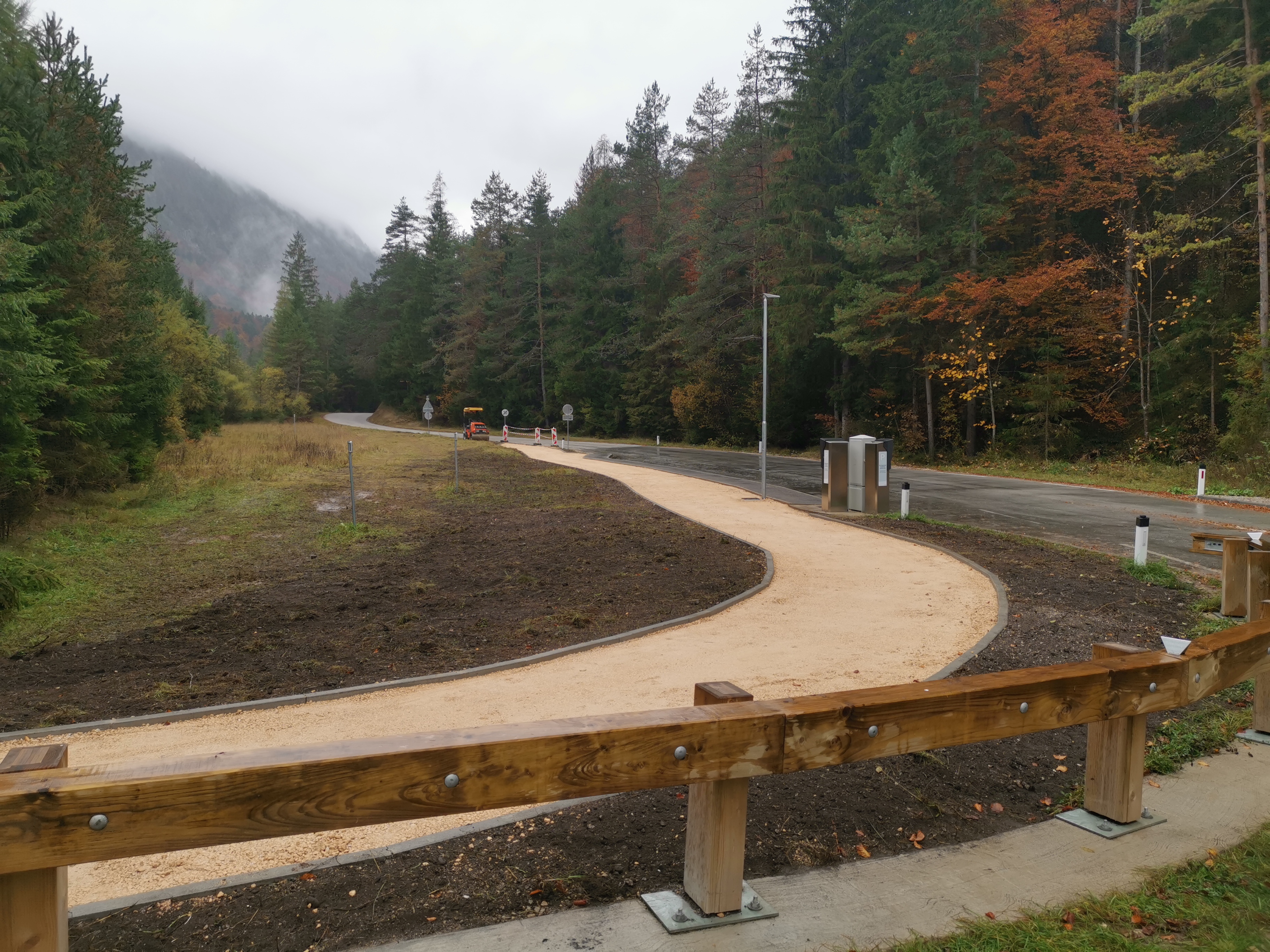 Pešpot in kolesarska pri obračališču Vrata_1